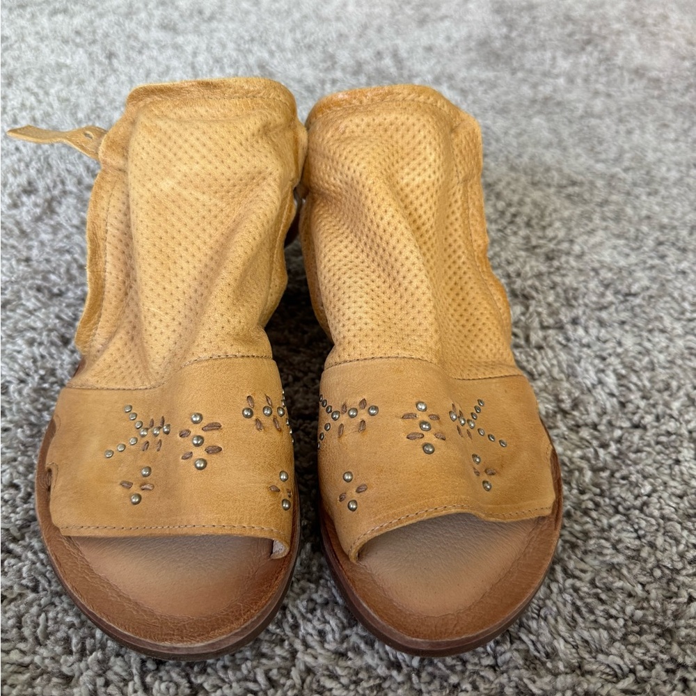 Stylish Tan Women's Sandals